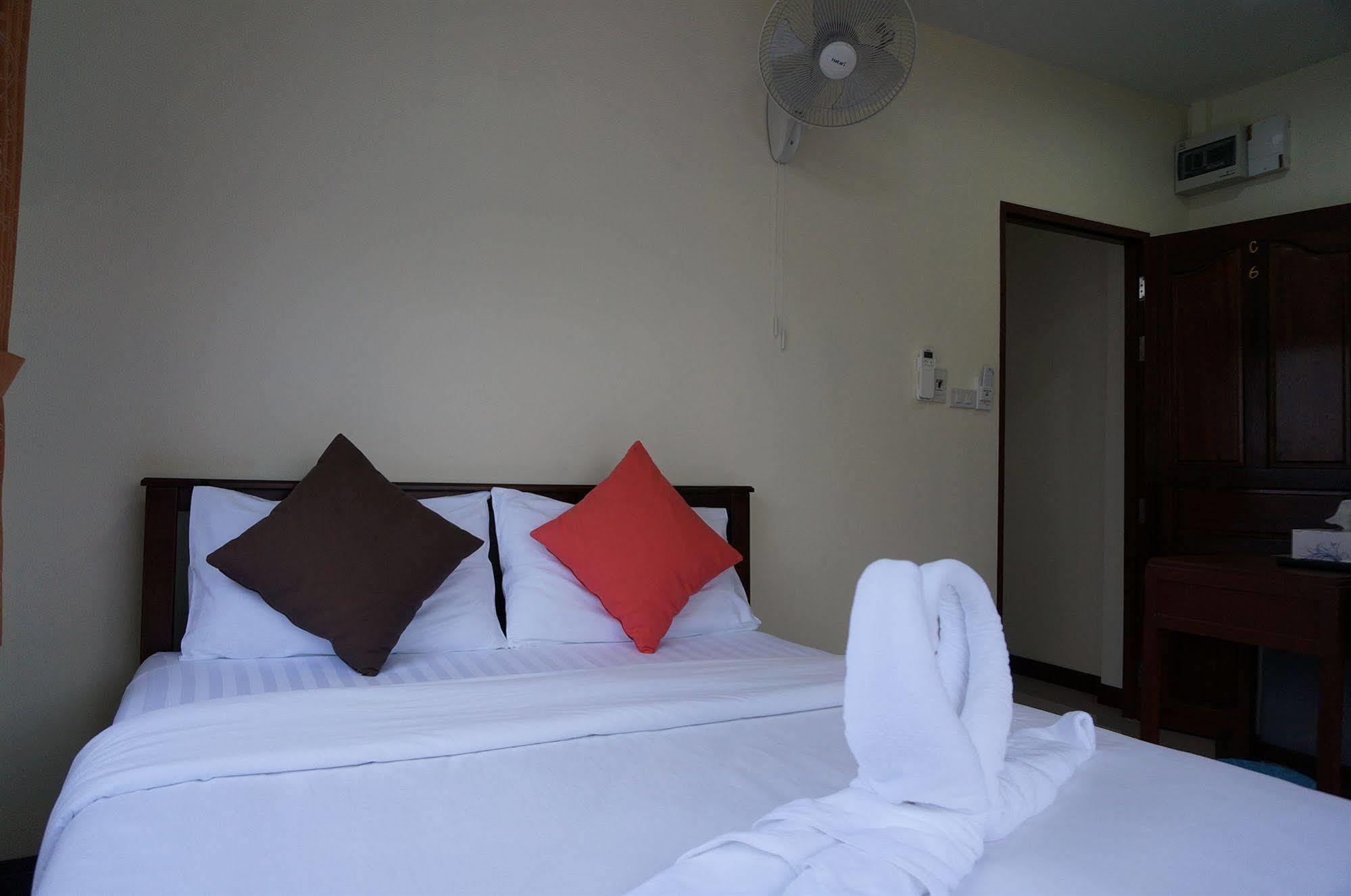 הואה הין Baan Taweesuk Guest House מראה חיצוני תמונה